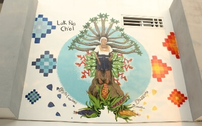 Mural exterior del taller Maya CHol